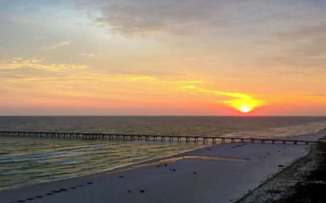 Beachfront Bliss Awaits: 2-bed, 2-bath Condo at Sterling Reef - Sleeps 6!