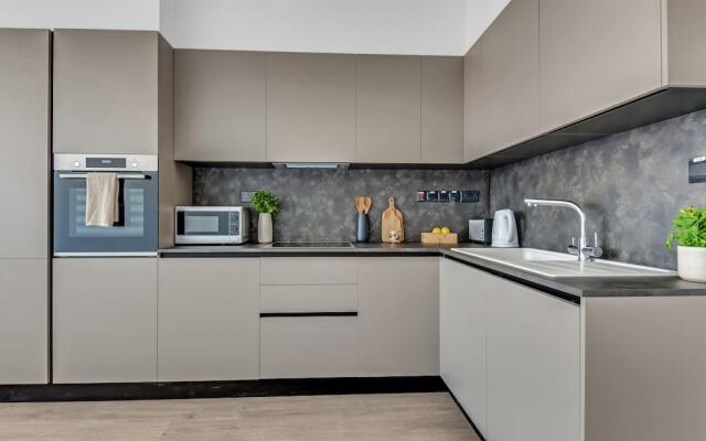 Sanders Crystal 2 - Humble 1-bdr Apt With Shared Rooftop