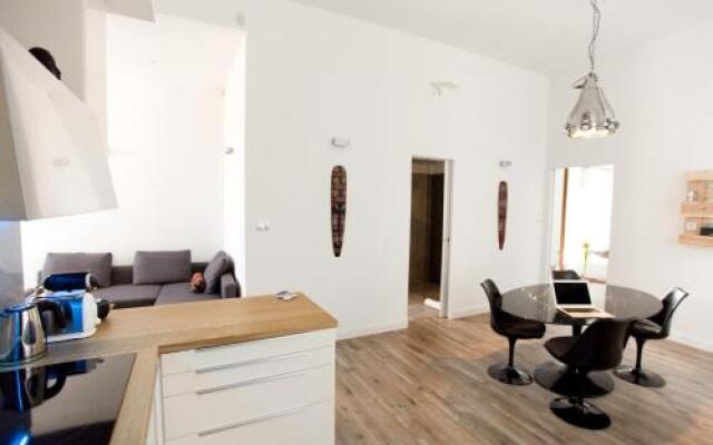 Ice Breaker Apartment