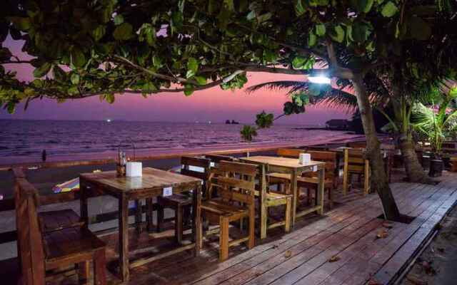 Baansuan Aokhai Beach Rayong