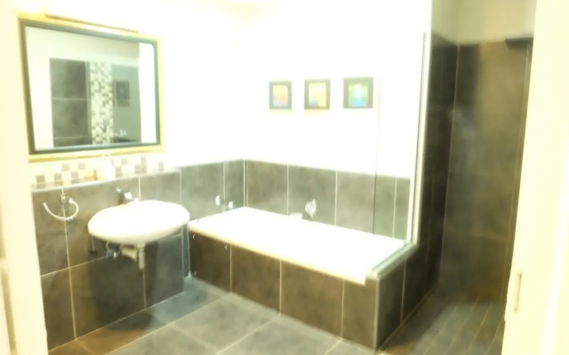 The Leslie - Bed & Breakfast