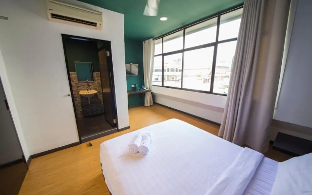 Room V Jalan Jenang