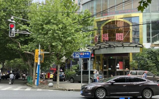 Huaxun Boutique Hotel (Dahua 3rd Road MTR Station Store)
