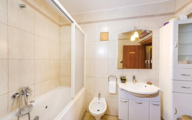 Amazing Home in Kozino With Wifi and 5 Bedrooms