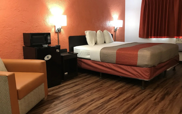 Motel 6 Saint Paul, MN - I-94