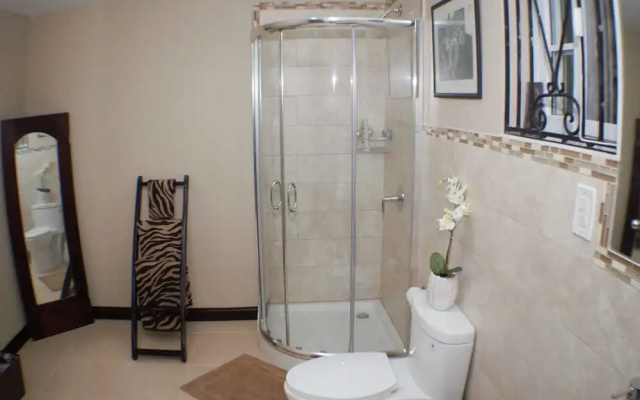 New Kingston Guest Apt at Evans