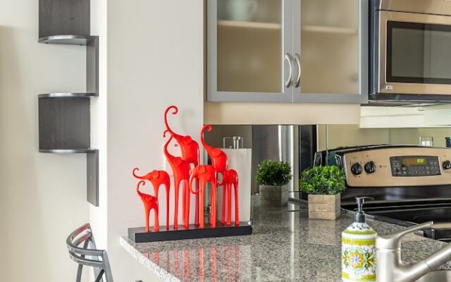 Perfect 1BR Executive Suite Yorkville