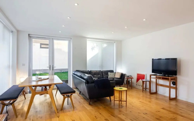 Cosy 2 Bedroom House Near Greenwich