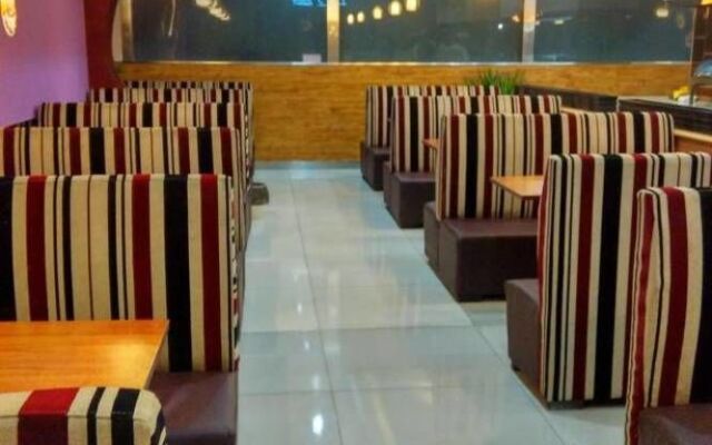 Sunshine Holiday Hotel