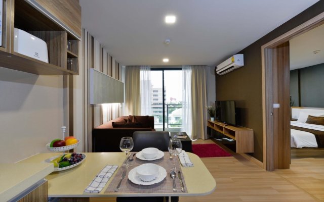 Ten Ekamai Suites Serviced Apartment