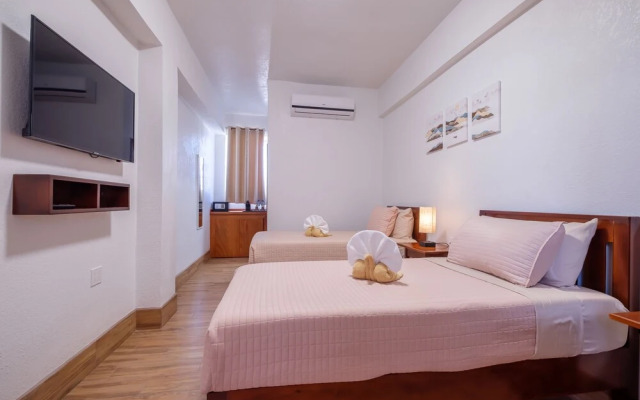 Voyager Sun & Reef Hotel