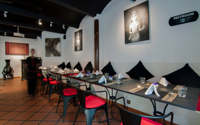 La Rose Suites