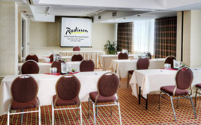 Radisson Suite Hotel - Toronto Airport