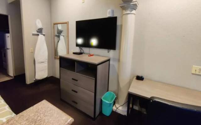 Regency Inn & Suites By Capital O Houston IAH Airport