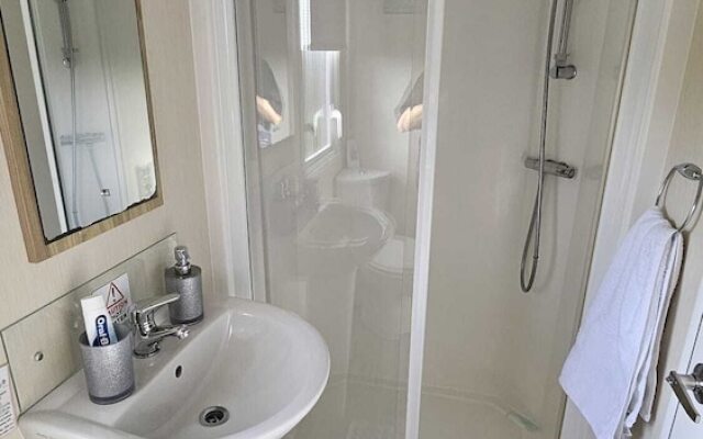 Pura Vida-stunning 2-bed Caravan in Clacton-on-sea