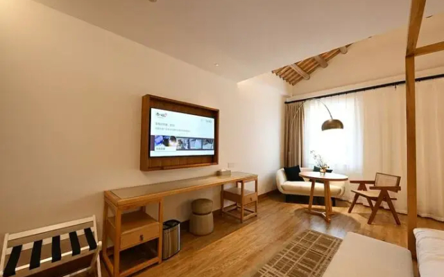 Chikan Diao Lou Hotel