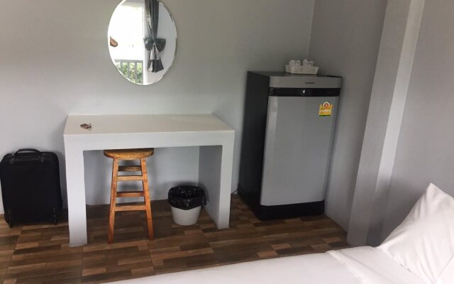 Baan Ruay Suk Resort, Lopburi