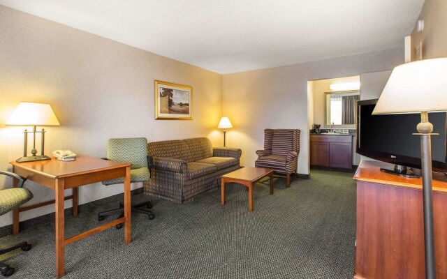 Quality Inn & Suites McDonough South I-75