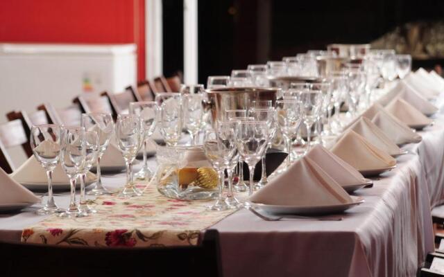 Rio Arriba Suites Apartments y Resto