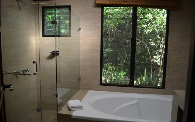 Jungle Lodge Hotel