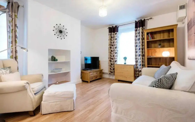 Fabulous 2 Bedroom Apartment in London Bridge