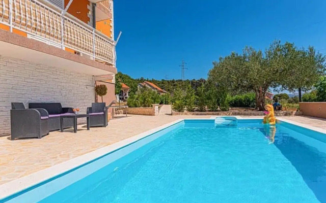 Apartment Niko - Two Bedroom Apartment With Swimming Pool