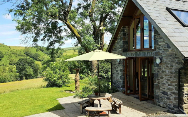 Nant yr Onnen B&B and Ysgubor Holiday Cottage