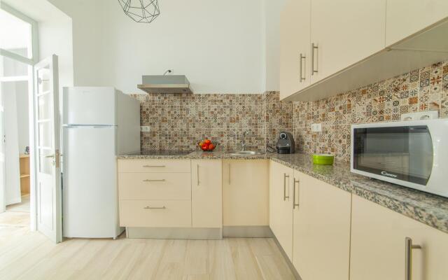 A46 - Oliveira Downtown Apartment