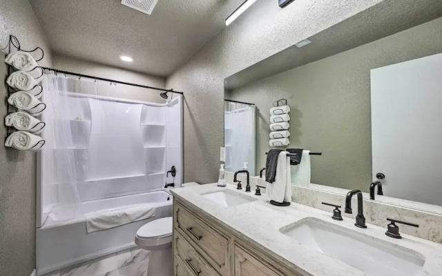 Fayetteville Vacation Rental - 2 Mi to Dtwn!