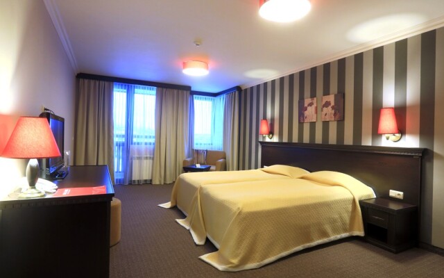 Royal Park - Half Board Hotel
