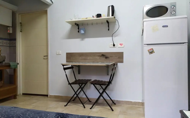 Ahuzat Shaul - Studio