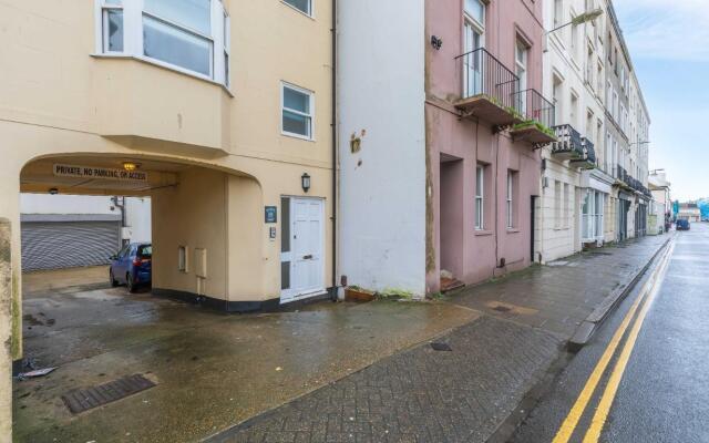 Seabright Townhouse | By My Getaways | Parking for one car