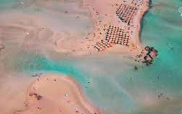 Marble Cool 2-bedroom Down Town Yard House