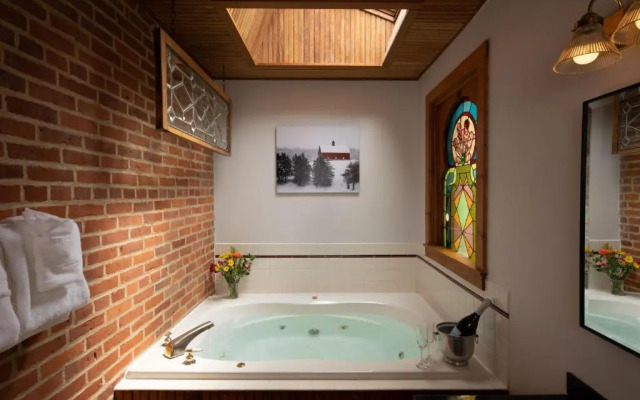 Renaissance Riverboat Suites And Rooms