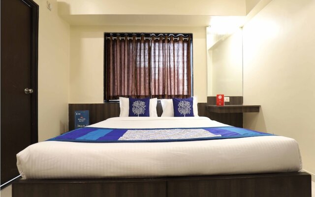 OYO 10680 Hotel Royal Inn