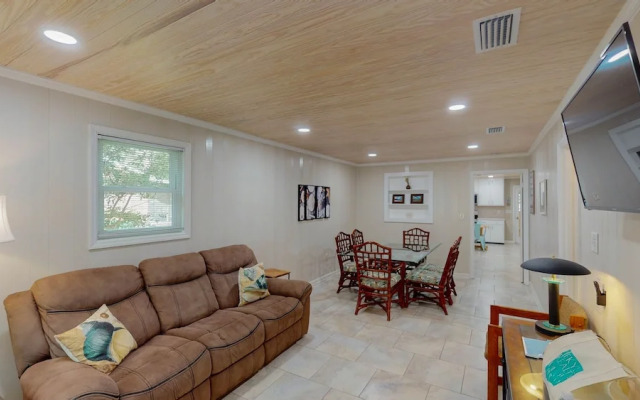 Beachy Sisters B 4 Bedroom Duplex