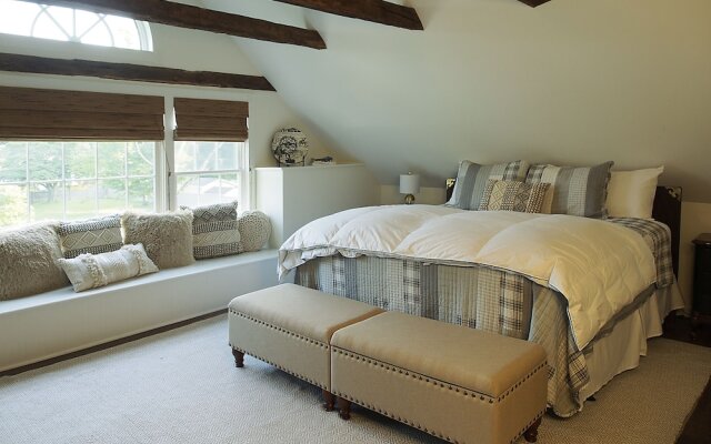 The Deacon & James Pharmacy B&B