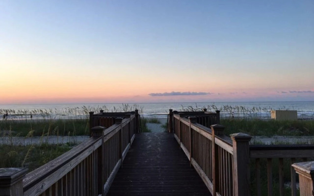 Hosteeva Oceanview Condos