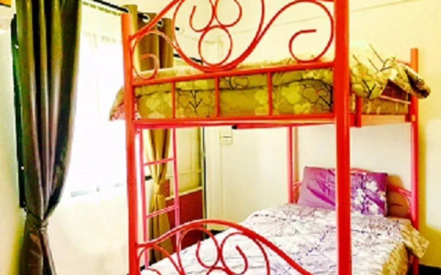 Bann Banburee Hostel & Cafe