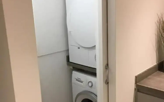 Spacious1br-6guests-walktoshops-fastwifi