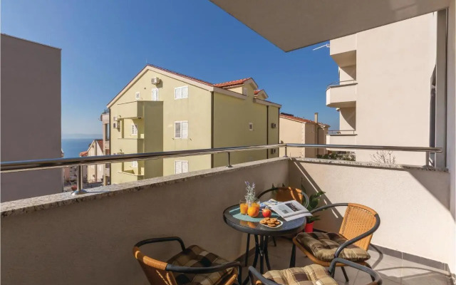 One-Bedroom Apartment Makarska with Sea View 07