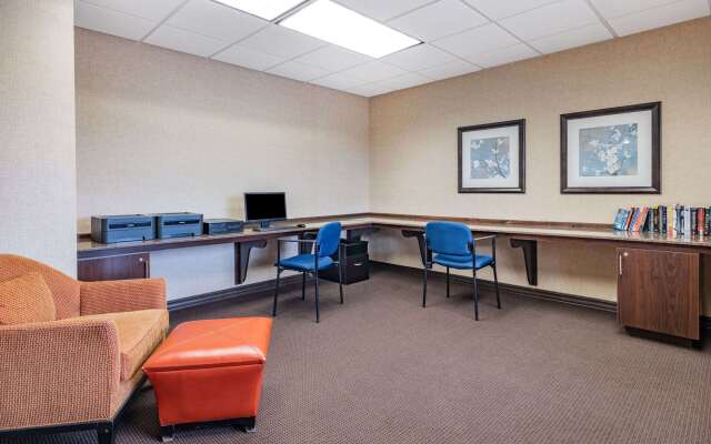 Hawthorn Extended Stay by Wyndham Dickinson
