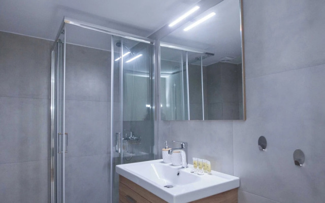 Fresh Urban Apt with Balcony in Zografou