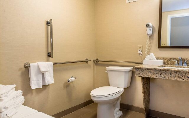 Comfort Inn & Suites Piqua-Near Troy-I75
