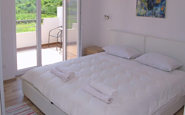 A2 - Modern apt With Balcony, sea View & Parking