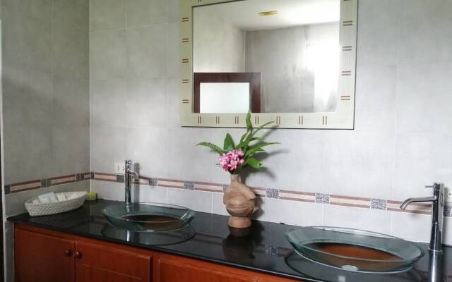 Baan Chayna Hotel
