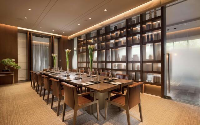 Joyze Hotel Xiamen, Curio Collection by Hilton