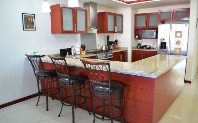 Condo Torre Diamante 305 by MDR