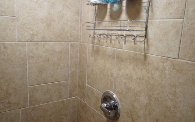 Charming Bungalow Next to UNC-FREE Cruiser Bikes!