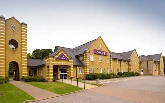 Premier Inn Oldham - Broadway